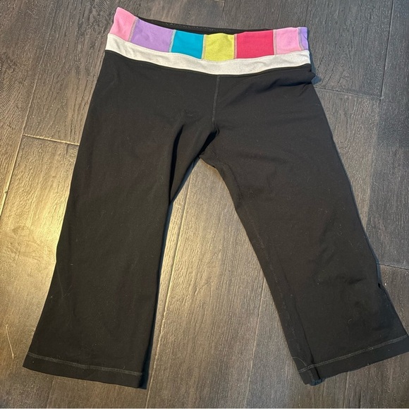 Lululemon Reversible Groove Crop - Picture 1 of 3